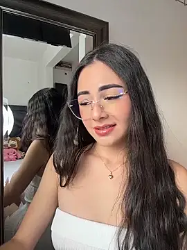 IslaCole online show from 02/16/26, 09:24