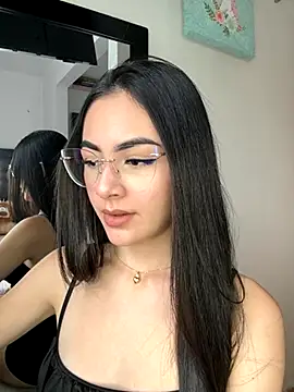 IslaCole online show from 11/11/25, 09:09