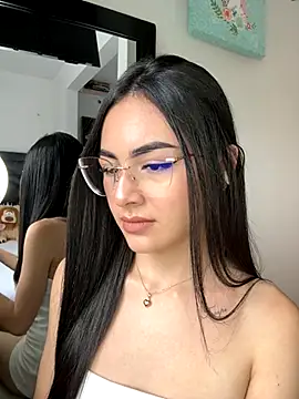 IslaCole online show from 11/24/25, 09:37