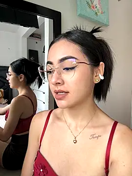 IslaCole online show from 11/12/25, 06:34