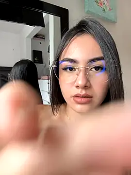 IslaCole online show from 11/10/25, 07:19