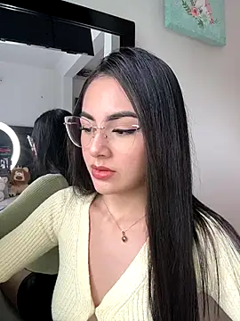 IslaCole online show from 11/06/25, 08:46