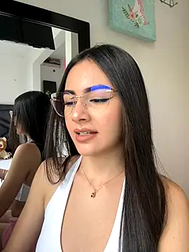 IslaCole online show from 11/21/25, 09:14