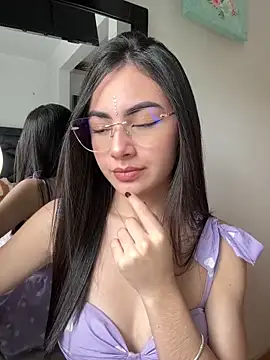 IslaCole online show from 10/28/25, 06:51