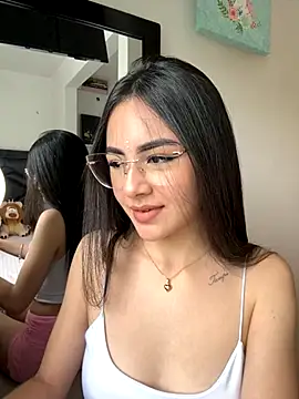 IslaCole online show from 10/27/25, 07:15