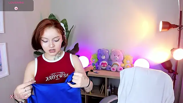 lexirouge   online show from 11/20/25, 12:39