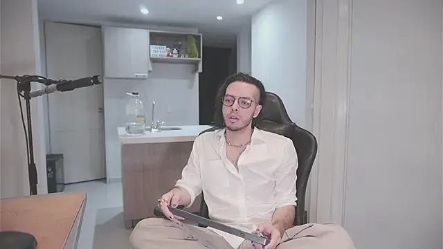 dan and daya online show from 11/17/25, 03:43