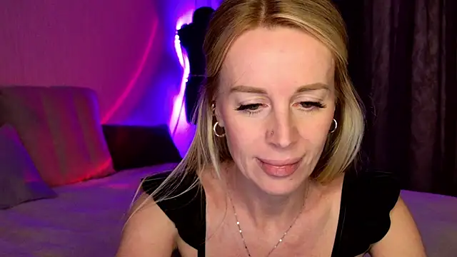 Snapshot of Kess-Edison chatting on 11/28/25, 05:46 Kess-Edison online show from 11/28/25, 05:46