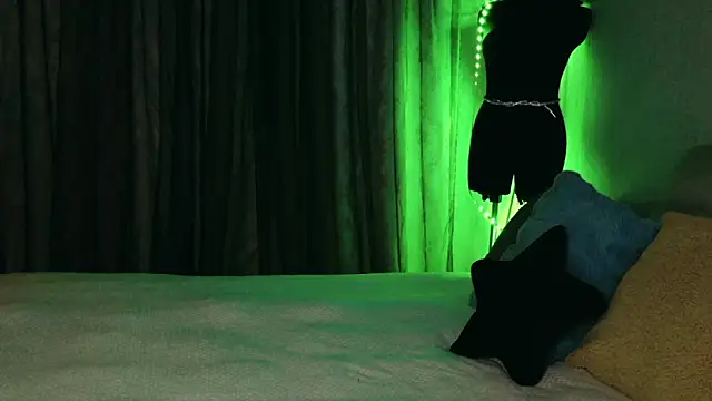 Snapshot of Kess-Edison chatting on 12/02/25, 05:03 Kess-Edison online show from 12/02/25, 05:03