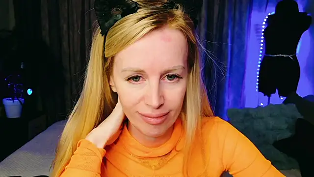 Snapshot of Kess-Edison chatting on 12/05/25, 03:43 Kess-Edison online show from 12/05/25, 03:43