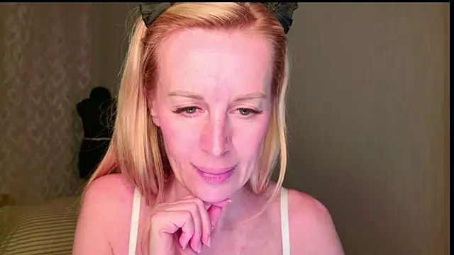 Snapshot of Kess-Edison chatting on 11/02/25, 07:30 Kess-Edison online show from 11/02/25, 07:30