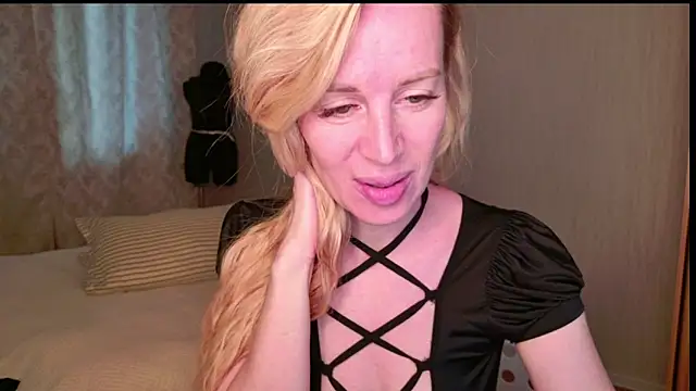 Snapshot of Kess-Edison chatting on 11/07/25, 01:59 Kess-Edison online show from 11/07/25, 01:59