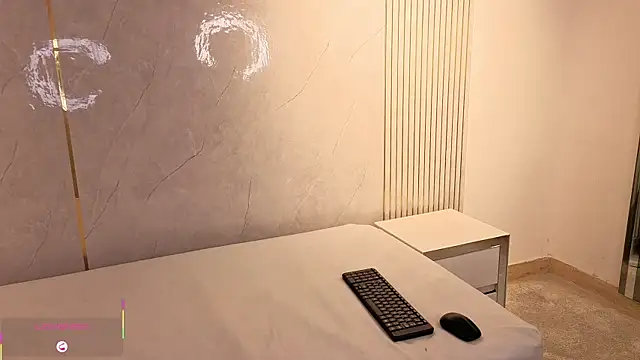 Snapshot of BBWroxy chatting on 10/23/25, 08:40 BBWroxy online show from 10/23/25, 08:40