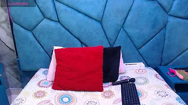 JulietaDiamond online show from 04/11/26, 03:14