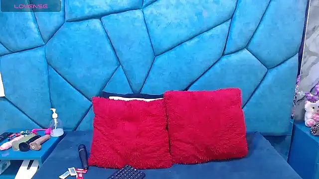 JulietaDiamond online show from 05/01/26, 03:33