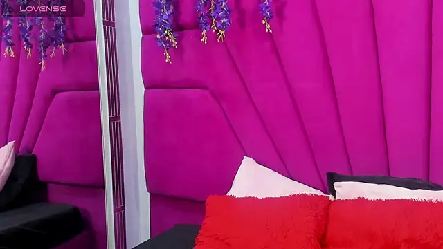 JulietaDiamond online show from 04/07/26, 02:57