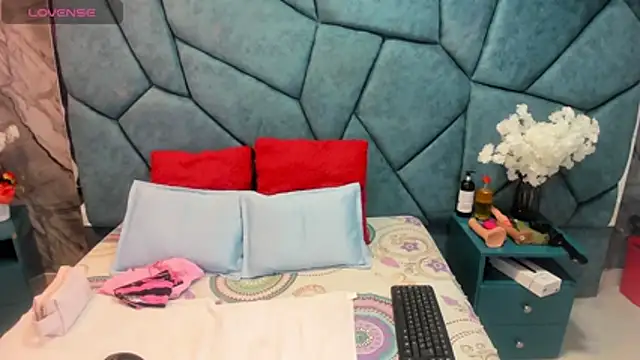 JulietaDiamond online show from 07/08/26, 03:30