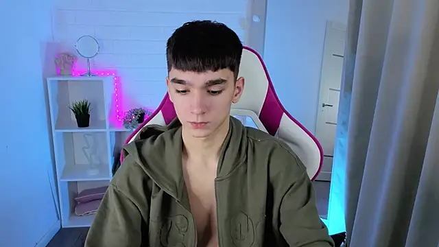 Snapshot of YamiTwink chatting on 11/22/25, 05:39 YamiTwink online show from 11/22/25, 05:39