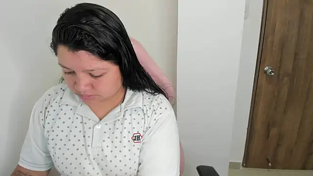 Snapshot of Sweet_Deemonn chatting on 10/23/25, 02:27 Sweet Deemonn online show from 10/23/25, 02:27