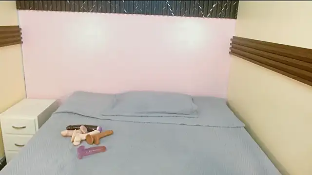 Emma Kiut  online show from 11/24/25, 06:30