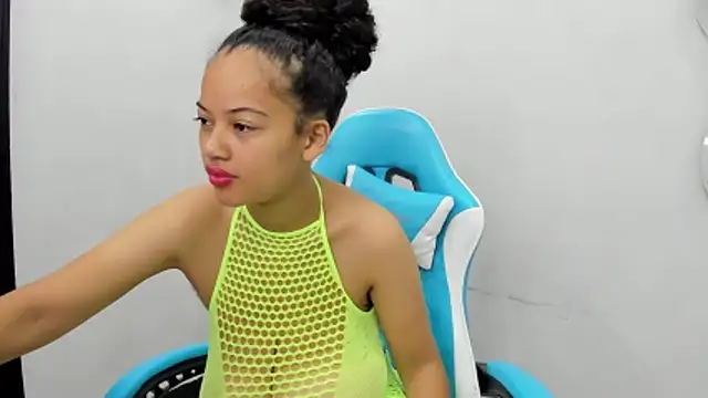 Snapshot of agata18_ chatting on 11/14/25, 12:31 agata18 online show from 11/14/25, 12:31