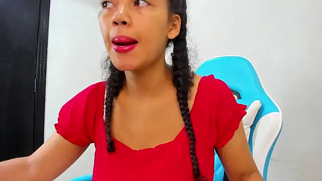 Snapshot of agata18_ chatting on 11/12/25, 12:31 agata18 online show from 11/12/25, 12:31