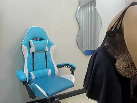 Snapshot of agata18_ chatting on 11/26/25, 12:27 agata18 online show from 11/26/25, 12:27