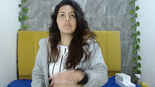 amara leoncm online show from 11/11/25, 02:28