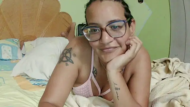 Snapshot of Destrukturada chatting on 02/06/26, 03:35 Destrukturada online show from 02/06/26, 03:35