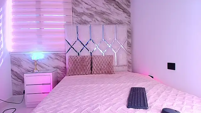 ellisrossi online show from 11/07/25, 07:18