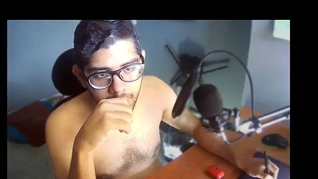 Snapshot of MoAntoMora chatting on 11/06/25, 01:04 MoAntoMora online show from 11/06/25, 01:04