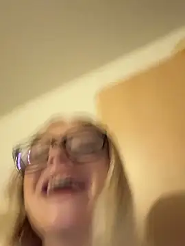 Snapshot of Lilbratofficial chatting on 11/08/25, 07:39 Lilbratofficial online show from 11/08/25, 07:39