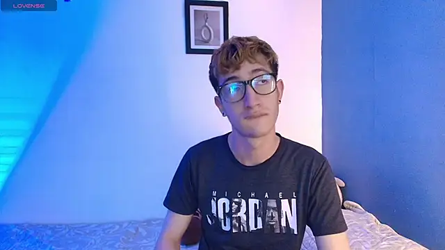 Snapshot of Erick_Taylor3 chatting on 06/06/26, 07:30 Erick Taylor3 online show from 06/06/26, 07:30