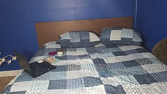 TsZoey13 online show from 12/04/25, 04:22