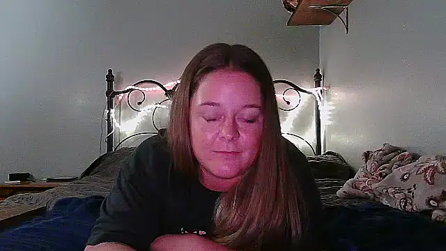 Snapshot of Artgirlie31 chatting on 10/25/25, 04:00 Artgirlie31 online show from 10/25/25, 04:00