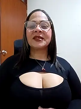 Snapshot of milf_Anguie50 chatting on 10/24/25, 02:32 milf Anguie50 online show from 10/24/25, 02:32