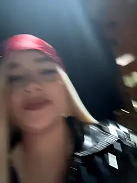 Snapshot of YourSmallCake chatting on 10/31/25, 02:08 YourSmallCake online show from 10/31/25, 02:08