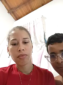 Snapshot of Luis_Stars chatting on 10/25/25, 01:27 Luis Stars online show from 10/25/25, 01:27