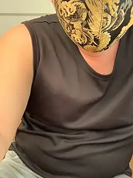 Snapshot of LUOKEKE chatting on 10/27/25, 05:30 LUOKEKE online show from 10/27/25, 05:30