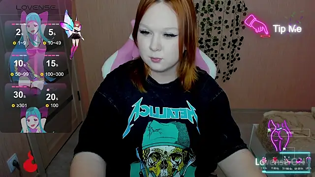 Snapshot of Lovly_Vixen chatting on 10/28/25, 05:12 Lovly Vixen online show from 10/28/25, 05:12