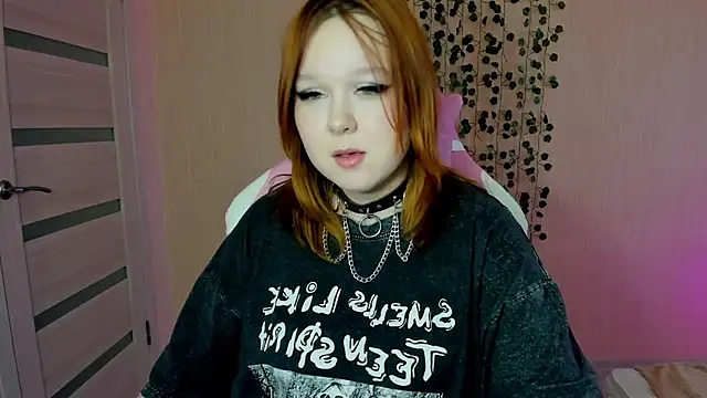 Snapshot of Lovly_Vixen chatting on 10/25/25, 08:35 Lovly Vixen online show from 10/25/25, 08:35