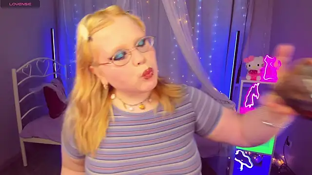 LottieReed online show from 06/12/26, 05:54