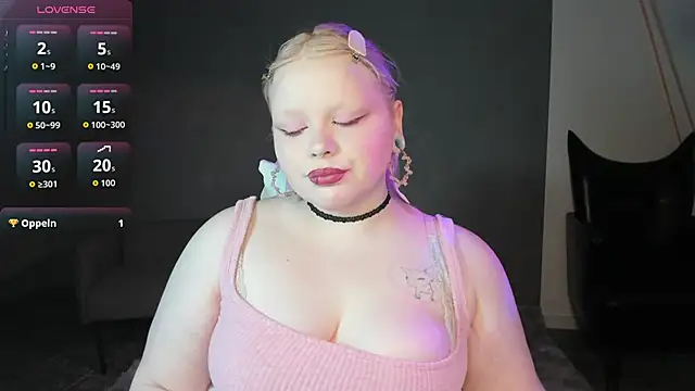 LottieReed online show from 05/25/26, 07:40