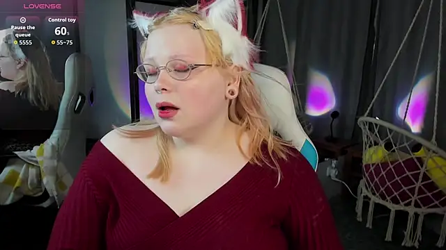 LottieReed online show from 06/17/26, 01:43