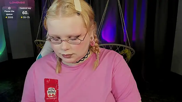 LottieReed online show from 06/11/26, 03:53