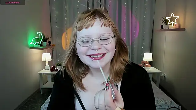 LottieReed online show from 11/05/25, 04:43