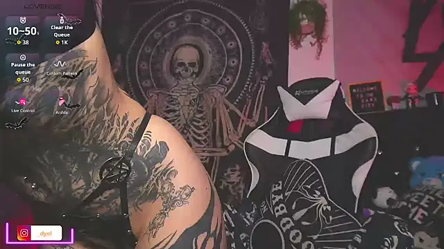 Dalia Vorhees online show from 11/19/25, 01:38