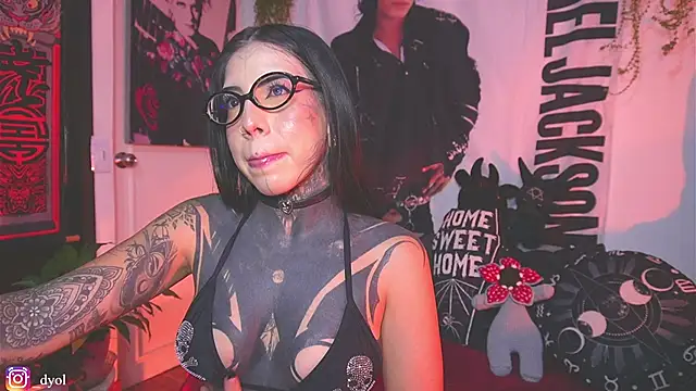 Dalia Vorhees online show from 04/18/26, 01:08
