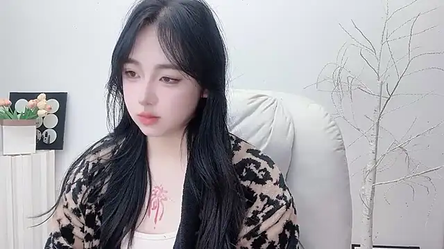 Love-hanzaizai718 online show from 12/21/25, 04:08