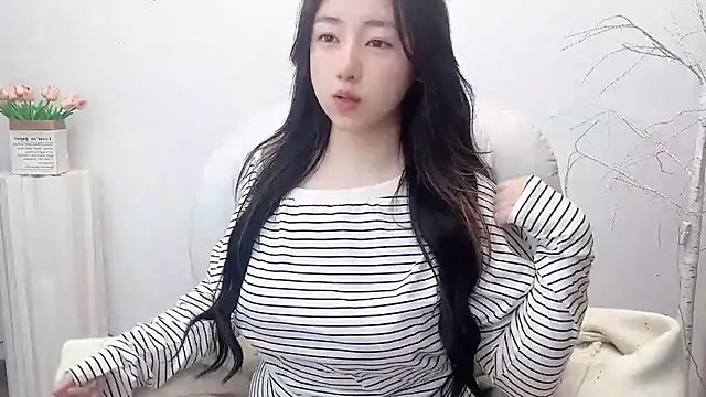 Love-hanzaizai718 online show from 11/05/25, 05:16